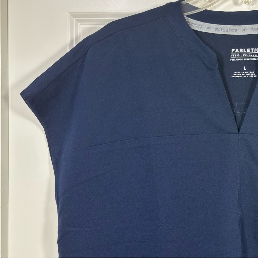 Fabletics Evolve 3 Pocket Oversized Scrub Top Wom… - image 3